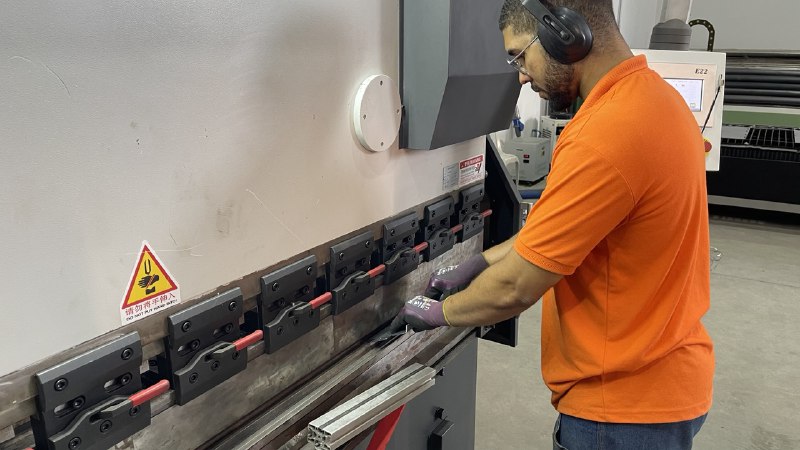 Imagem do serviço de Dobra por CNC